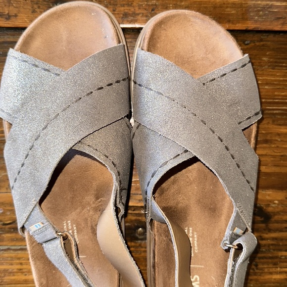 TOMS sandals size 8 - Picture 2 of 8